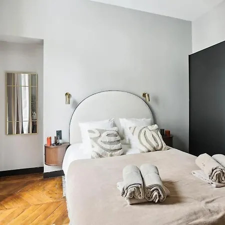 Luxury French Style: Champs-elysees Paris
