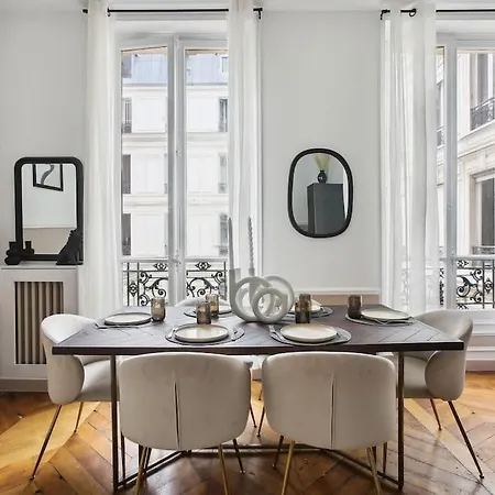 Luxury French Style: Champs-elysees Lägenhet Paris