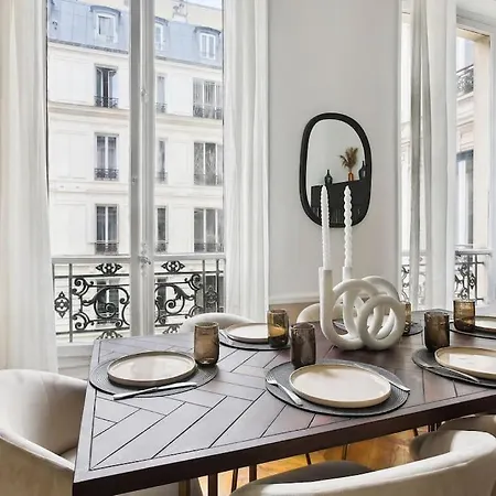 Luxury French Style: Champs-elysees *