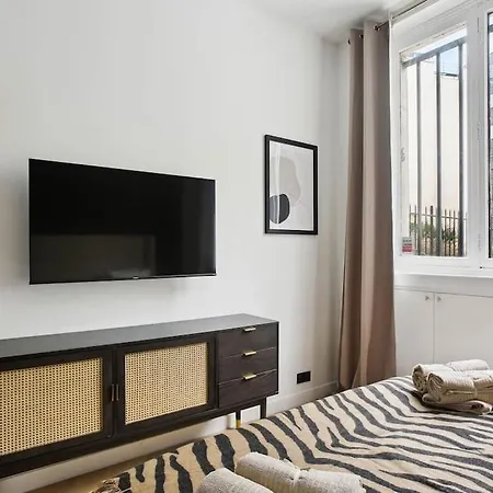 Luxury French Style: Champs-elysees
