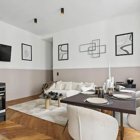 Luxury French Style: Champs-elysees Paris